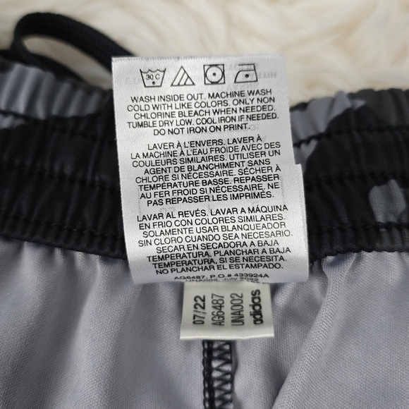 Adidas Black Camo With Red Stripes Boys Youth Shorts - Picture 3 of 8